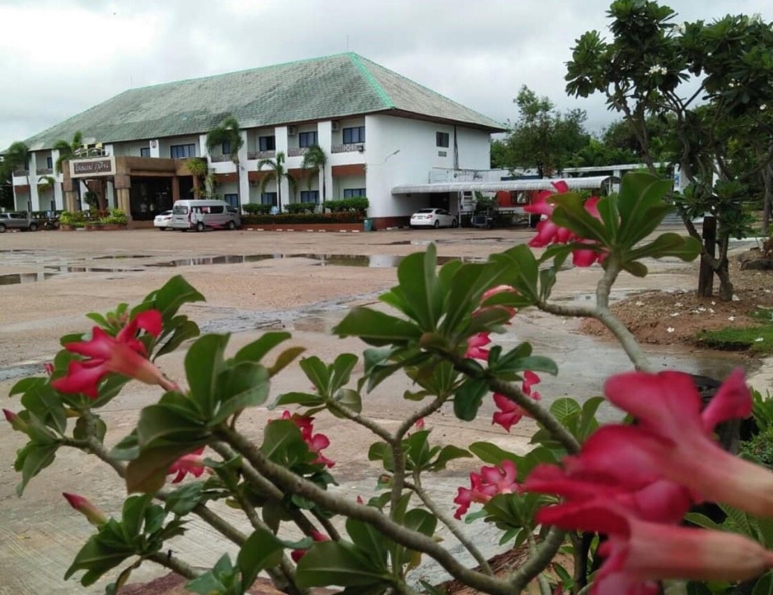 Phudin Hotel Loeng Nok Tha3
