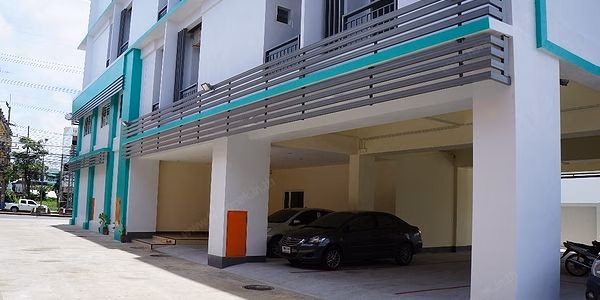 Sirichai Living1