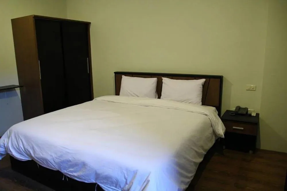 Bedroom 771