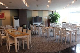 Dawn Beach Hotel4