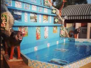 Phromlikhit Sawhan Bandal Resort