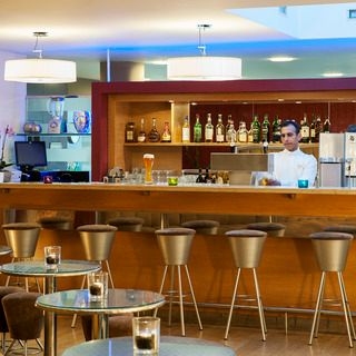 โรงแรมดอร์เมโร สนามบินซูริค (DORMERO Hotel Zurich Airport)0