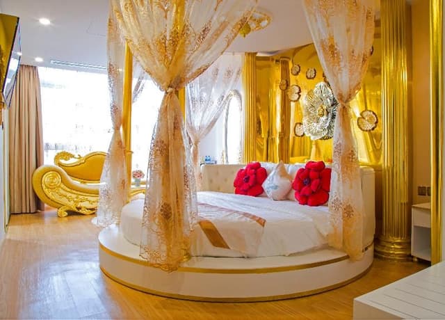 DOUBLE KING SIZE BED