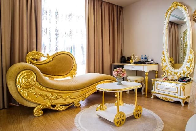DOUBLE KING SIZE BED