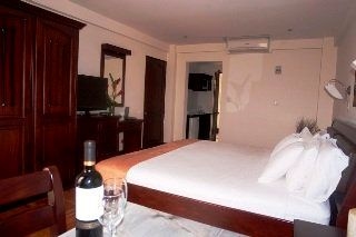 Plaza Real Suites & Apartments1