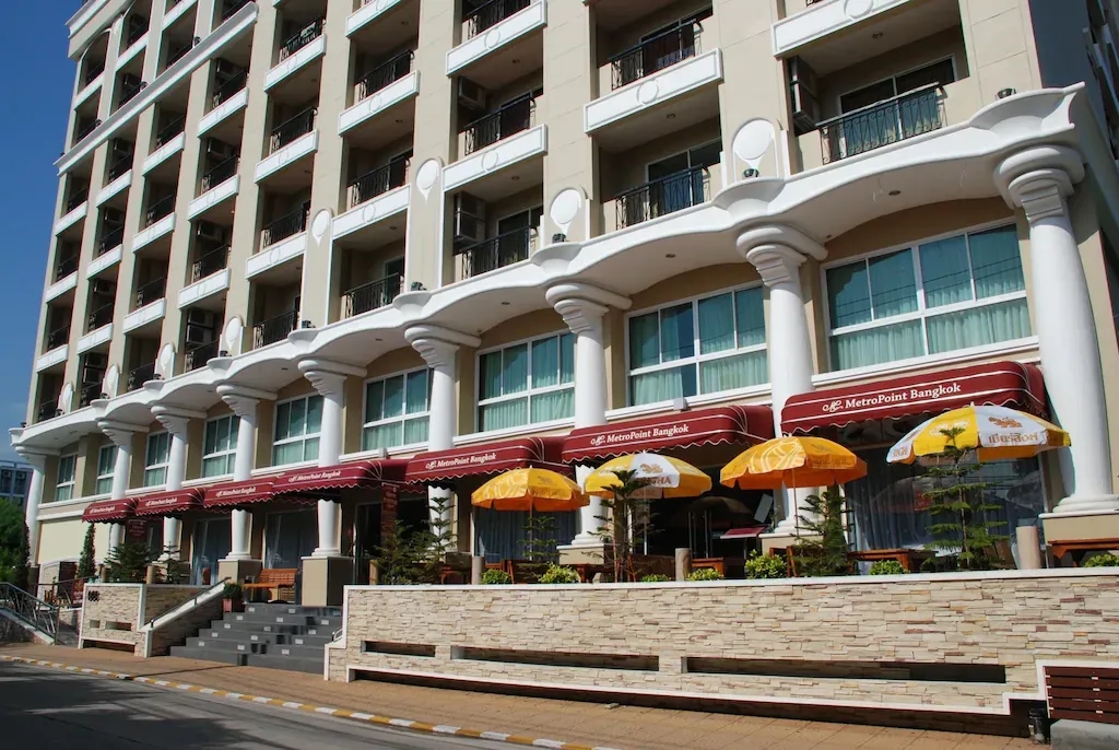 โรงแรมเมโทรพอยต์ (Metro Point Bangkok Hotel)2