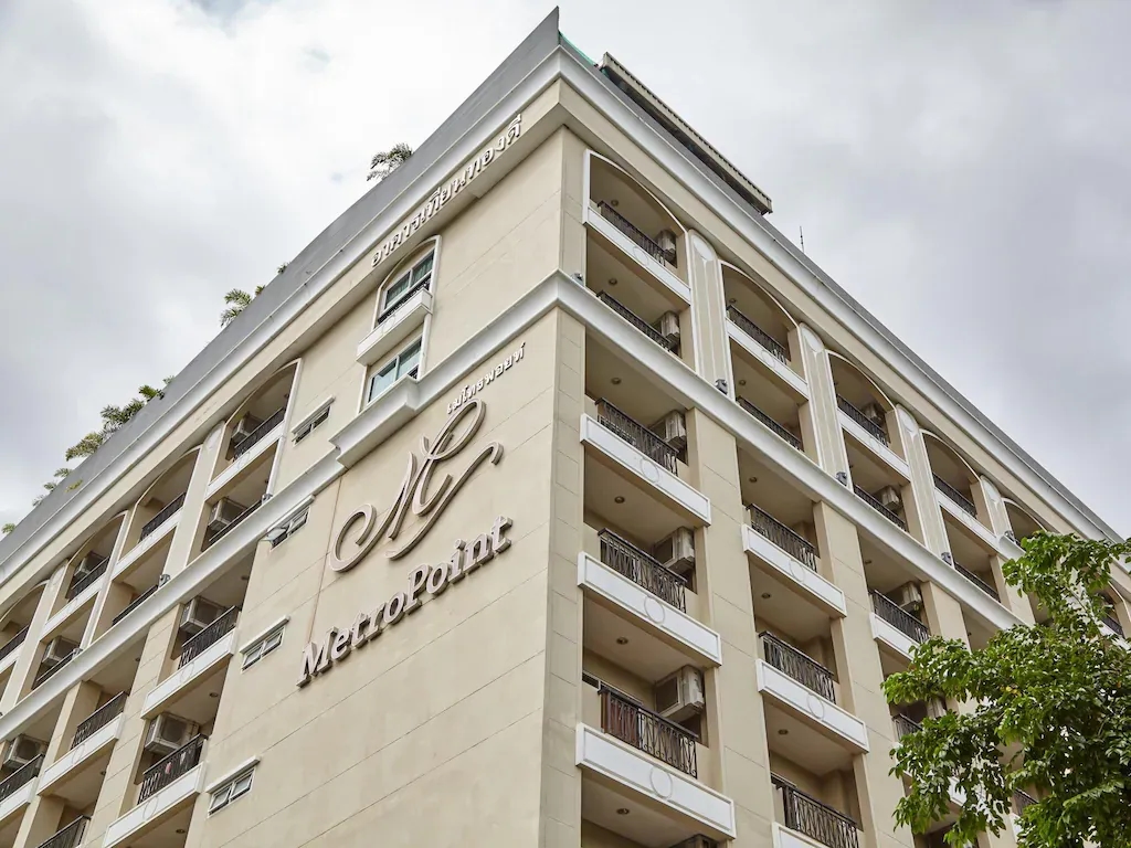 โรงแรมเมโทรพอยต์ (Metro Point Bangkok Hotel)0