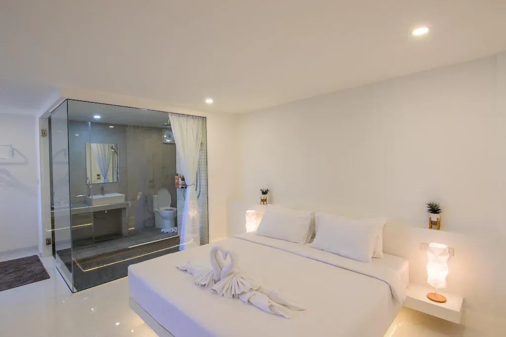 เดอะ ไวท์ โฮเทล บาย เจริญศรี (The White Hotel By Charoensri)1