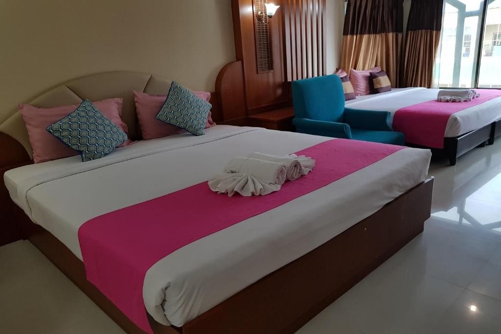โรงแรมพูนสุข พิษณุโลก (Poonsook Phitsanulok Hotel)1