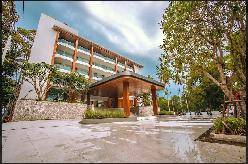 ลักซ์ทะเล ขนอม โฮเทล (LUXTALAY KHANOM HOTEL)0