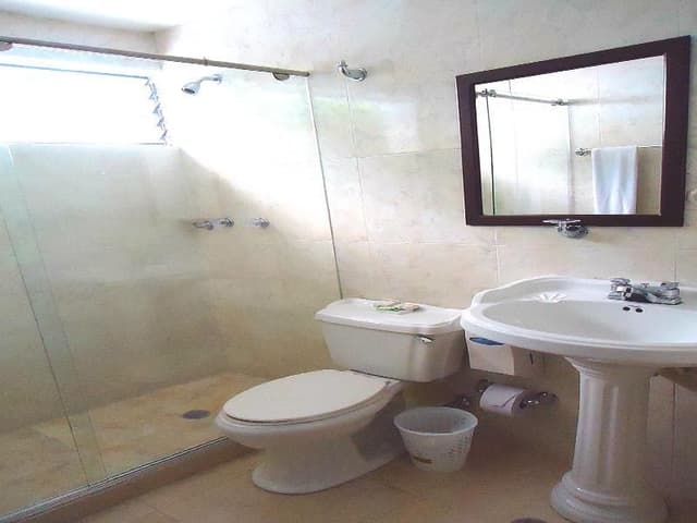 SUITE CAPACITY 2