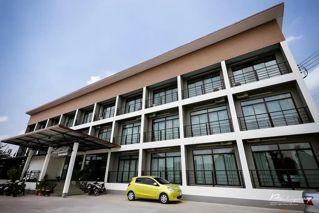 โรงแรมพรสิริ ศรีสะเกษ โรงแรมพรสิริ ศรีสะเกษ