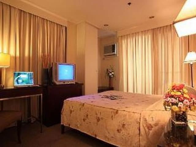 SUITE ONE BEDROOM