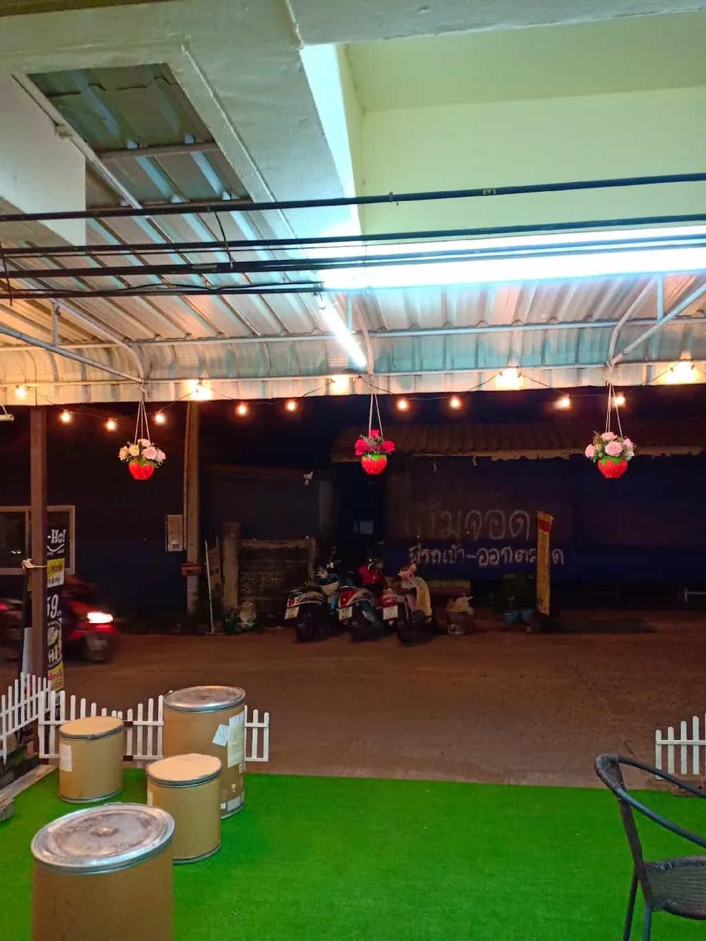 บ้านริมเลบางแสน บ้านริมเลบางแสน