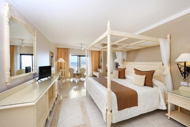 JUNIOR SUITE OCEAN FRONT