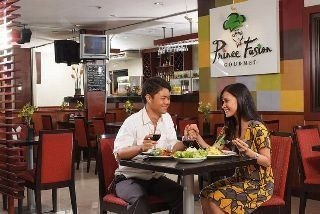 Golden Prince Hotel and Suites3