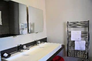 Hotel 7B Hotel 7B