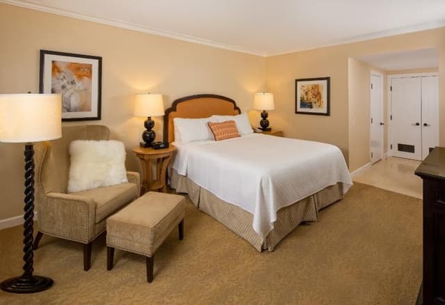 DOUBLE EXECUTIVE KING BED