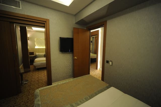 FAMILY ROOM CONNECTING ROOM