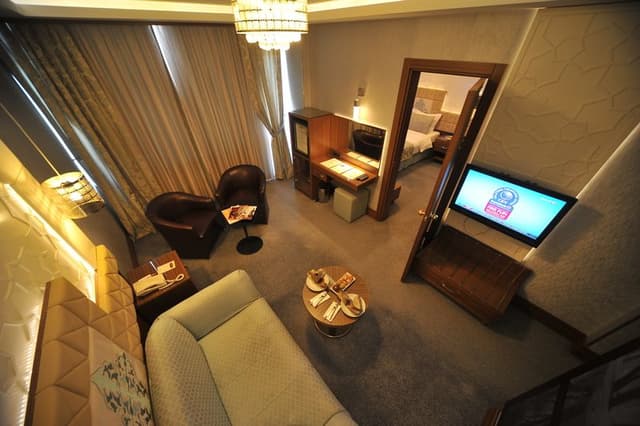 FAMILY ROOM CONNECTING ROOM