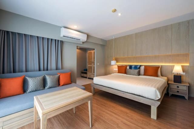 Deluxe Double Room with Pool View
