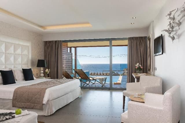 JUNIOR SUITE WITH PRIVATE POOL