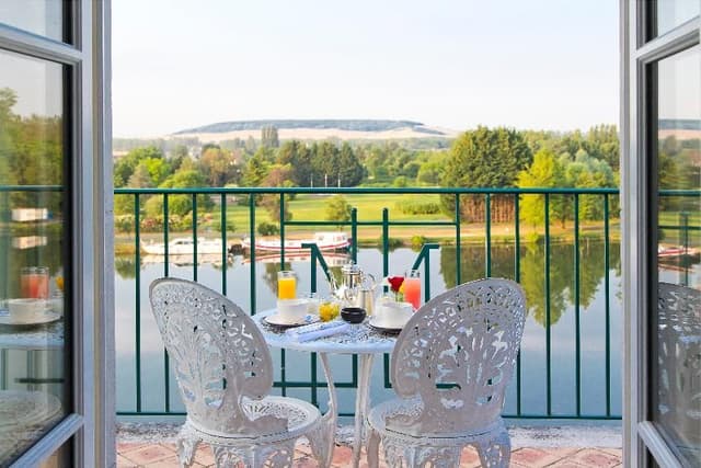 DOUBLE DELUXE