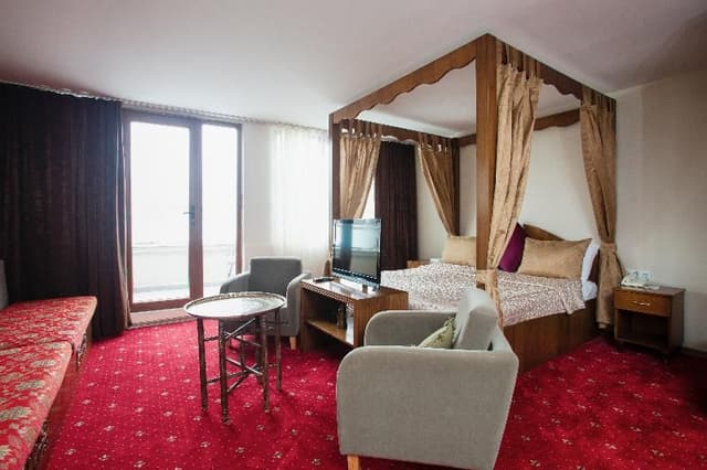 SUITE CAPACITY 2