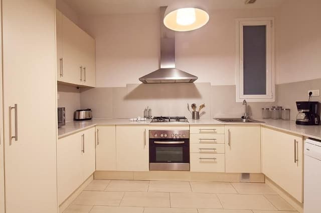 APARTMENT CAPACITY 6 THREE BEDROOM