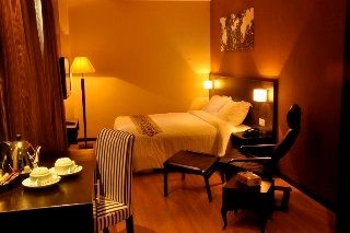Tat Place Hotel and Cafe2