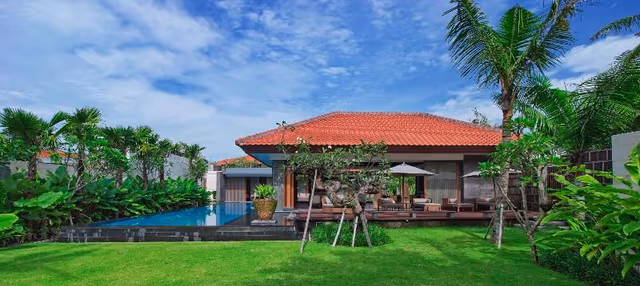 VILLA BEACH FRONT
