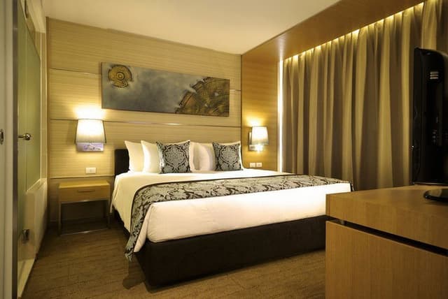 SUITE ONE BEDROOM