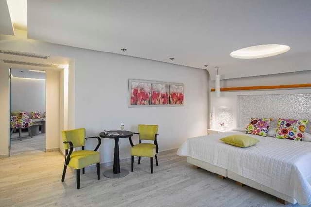 SUITE ONE BEDROOM