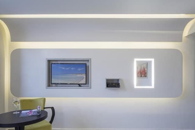 SUITE TWO BEDROOMS