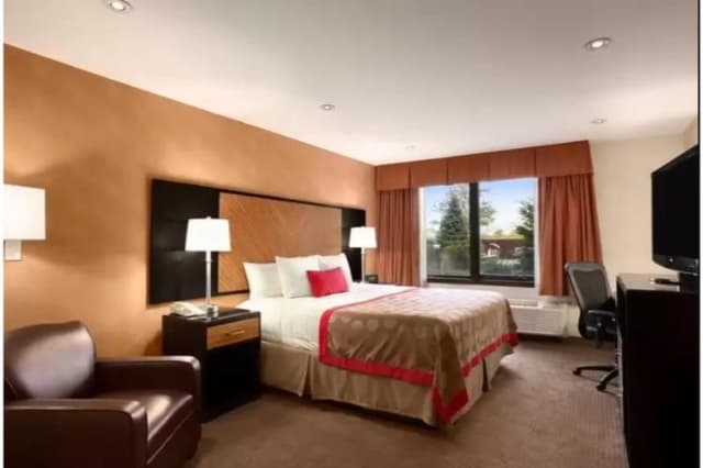 DOUBLE KING SIZE BED