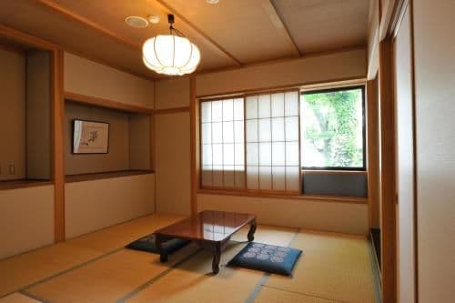 Japanese-Style Twin Room with Shared Bathroom, Private Toilet and Mountain View