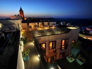Hotel V... Hotel V...