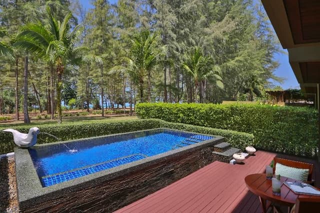 SUITE POOL VIEW