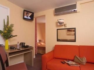 โรงแรมโบซูฌูร์ (Hotel Beausejour)4