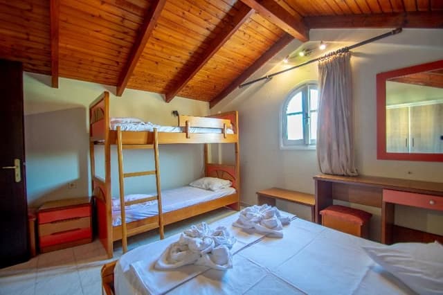 VILLA CAPACITY 6 TWO BEDROOMS