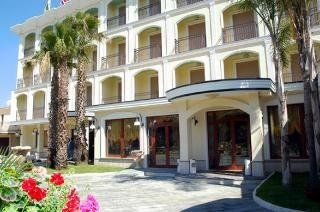 BEST WESTERN Hotel La Perla0