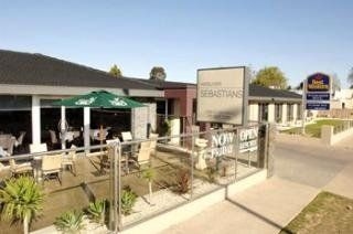 BEST WESTERN Wyndhamere Motel1