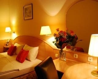 Hotel Orion Varkert3