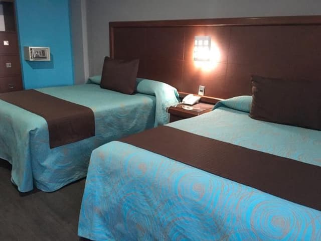DOUBLE WITH DOUBLE BED
