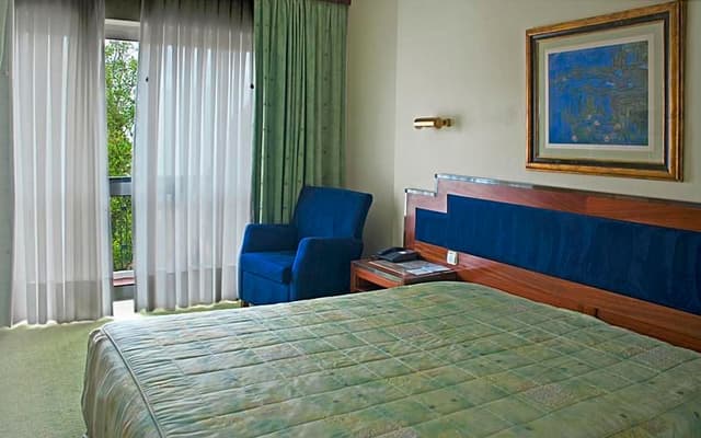 SUITE CAPACITY 4