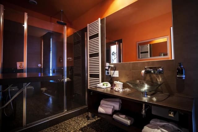SUITE CAPACITY 2