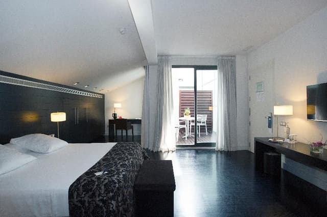 JUNIOR SUITE CAPACITY 2