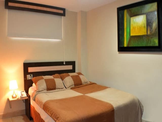DOUBLE WITH DOUBLE BED