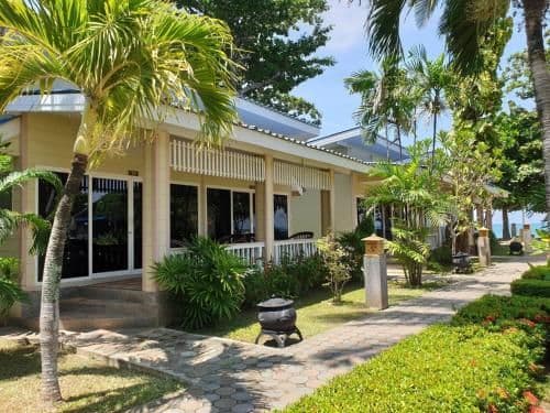 Bungalow with Pool View