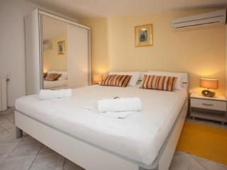 Apartments And Rooms Bonkan0